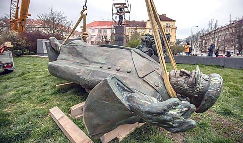 В Праге заявили, что в сносе памятника маршалу Коневу виновата сама Россия