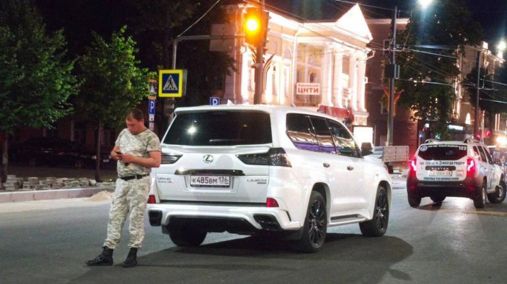 Воронежцу на Lexus выписали штраф в 500 рублей за ДТП на закрытом проспекте Революции