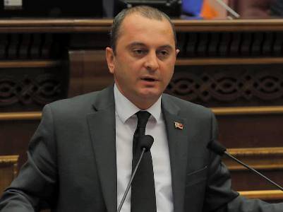 Депутат Виктор Енгибарян опроверг обвинение в том, что он ходил на заседания НС зная о своем заражении