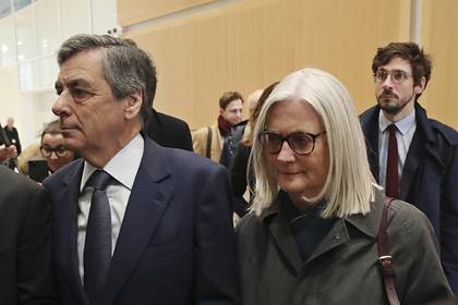 Бывшего премьер-министра Франции приговорили к пяти годам тюрьмы