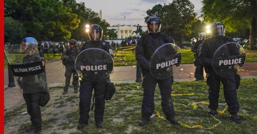 Протестующие в Вашингтоне осадили Белый дом