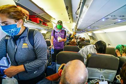Бортпроводники раскрыли правду о переполненных рейсах во время пандемии