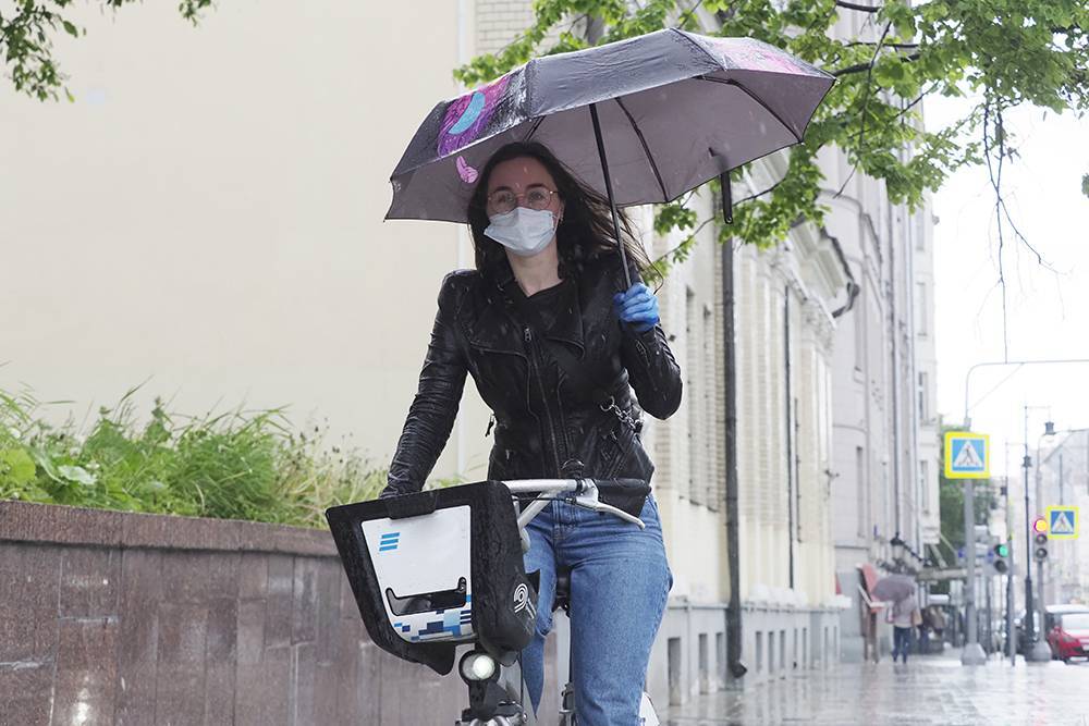 «Желтый» уровень погодной опасности продлили в Москве из-за дождя