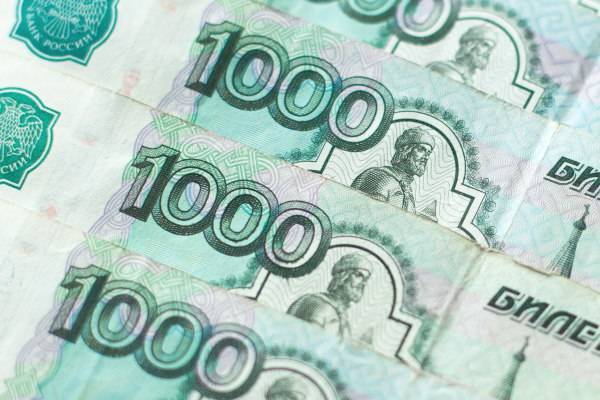 Курс рубля к концу года спрогнозировали эксперты