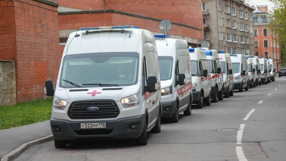 Число заболевших COVID-19 в Петербурге превысило 17 тыс. человек