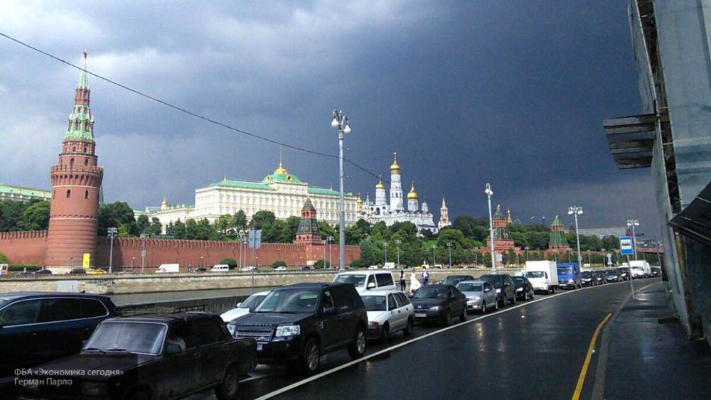 Москвичам сообщили о желтом уровне погодной опасности из-за дождей