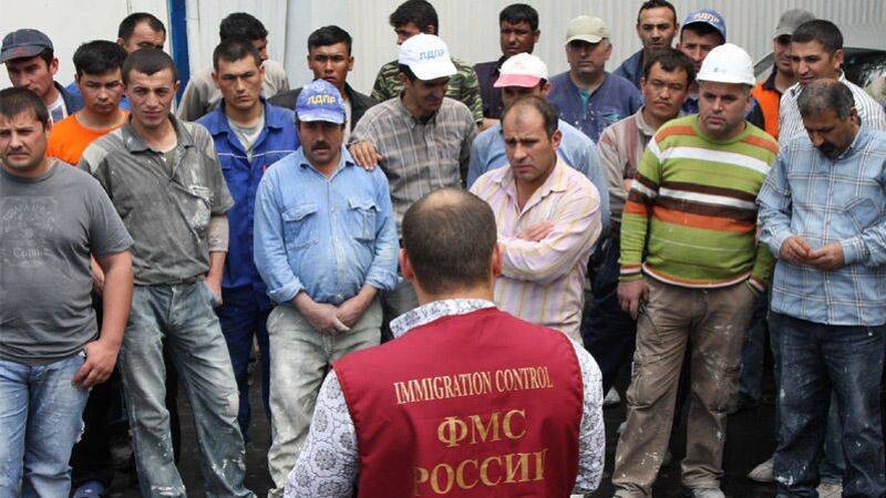 Эксперты объяснили, как сократить число трудовых мигрантов в России