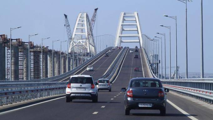 Дитрих открыл грузовое железнодорожное движение по Крымскому мосту