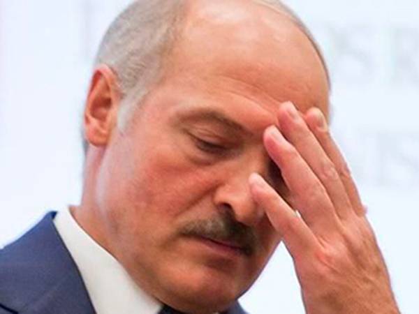 Лукашенко усмотрел “рукотворный характер” пандемии