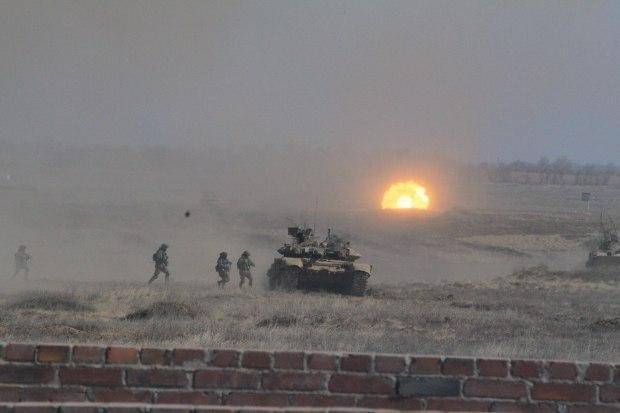 Полномасштабное вторжение РФ в Украину, экстренное предупреждение МИД: "Не менее 500 танков..."