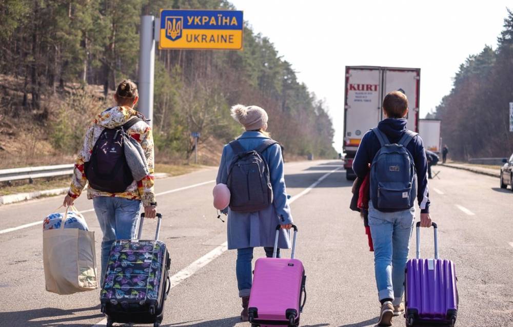 «Заводы проданы, работы нет»: украинцы массово бегут из страны в поисках лучшей жизни