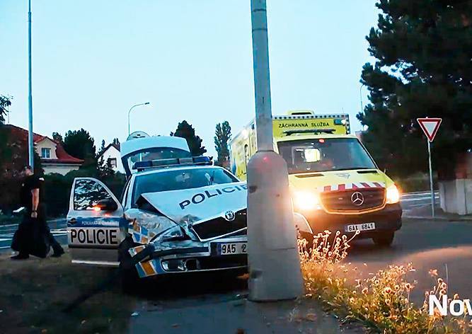 В Праге произошла авария с участием полицейского авто: 5 пострадавших