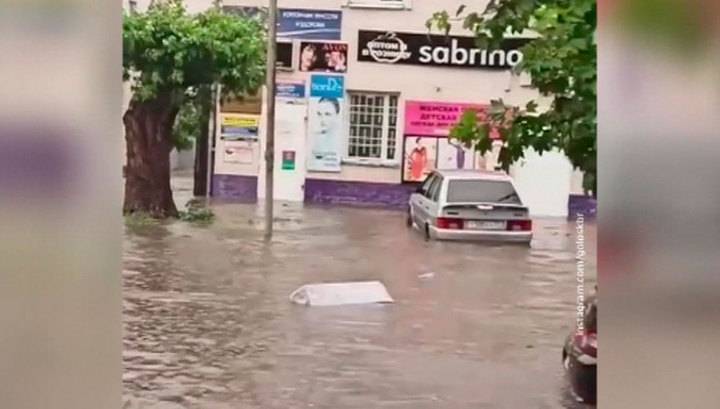 Штормовое предупреждение в Кабардино-Балкарии: после ливней часть Нальчика ушла под воду