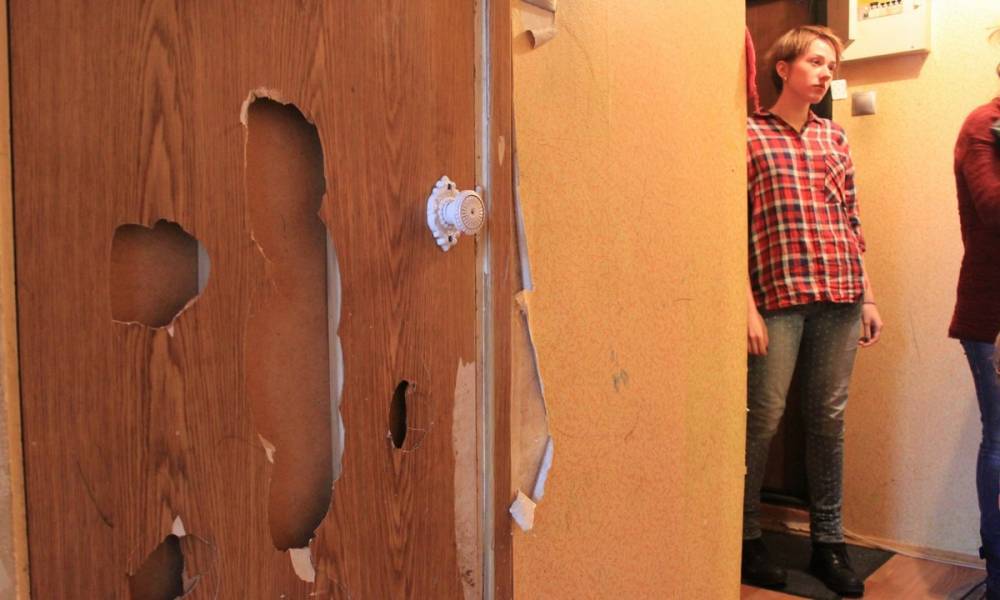 В Петрозаводске нервный молодой человек поссорился в девушкой и отыгрался на чужой квартире