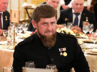 Кадыров заплакал во время проповеди в мечети