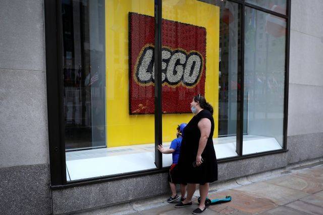 Lego из-за протестов в США останавливает рекламу наборов с полицейскими