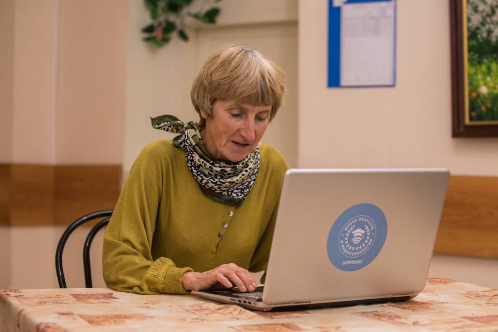 Онлайн-курсы столичных вузов запустят для участников «Московского долголетия»