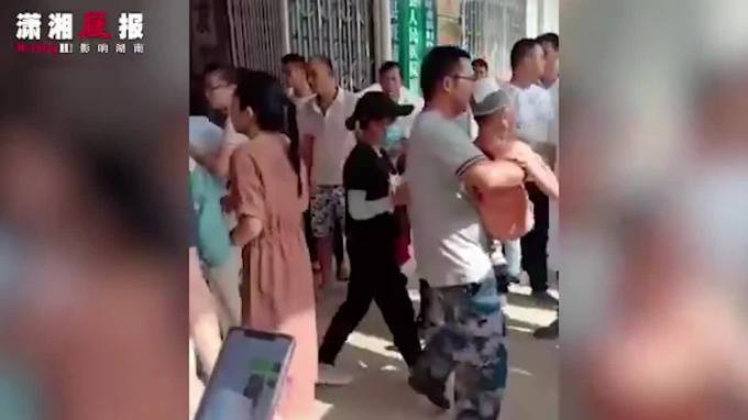 В Китае мужчина с ножом напал на школьников - piter.tv - Китай - Крым