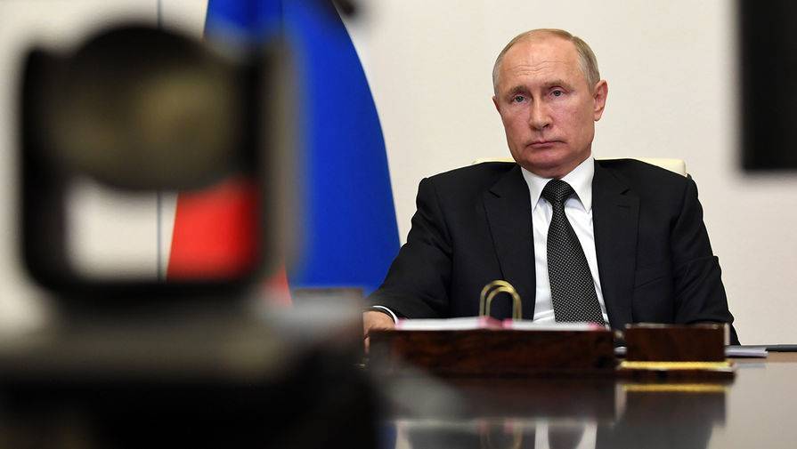 Путин отчитал красноярского губернатора из-за разлива топлива в Норильске
