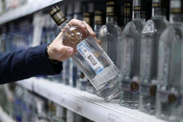 Маловато будет? Россияне стали чаще покупать водку в больших ёмкостях