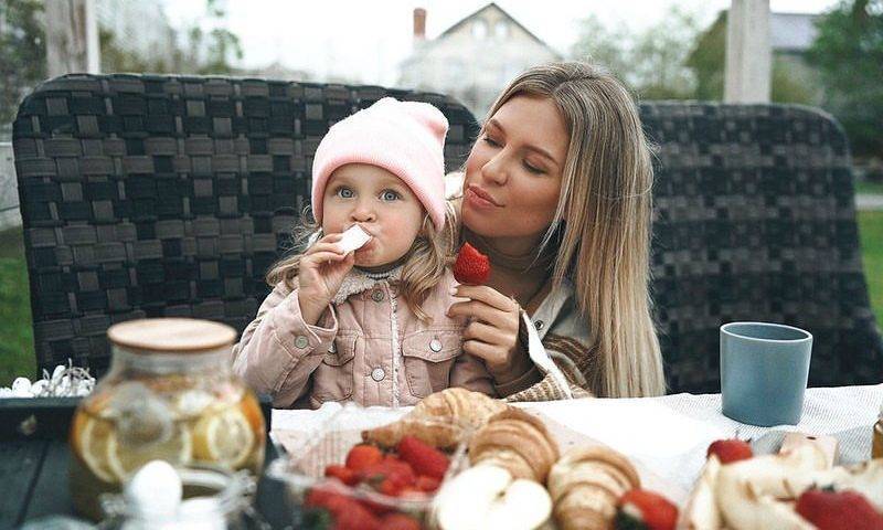 «Не решайте за ребенка»: Дакоту осудили за желание сделать двухлетнюю дочь вегетарианкой