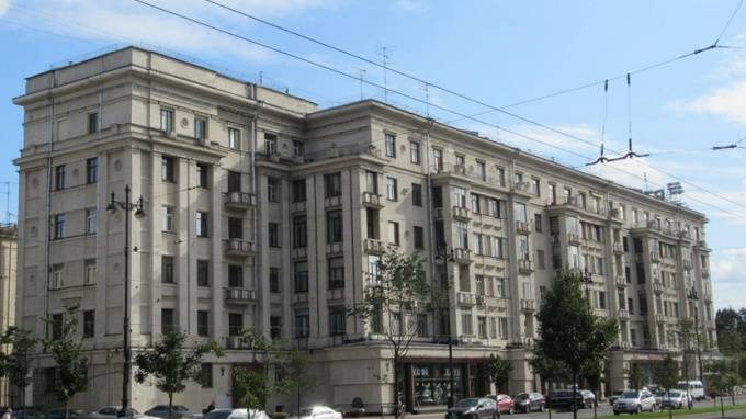 Два жилых дома Ленсовета на Московском проспекте стали памятниками