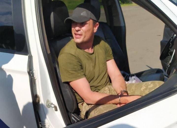 Украинский каратель напал с гранатой на полицейских