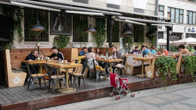 Летние кафе в Москве готовятся к открытию