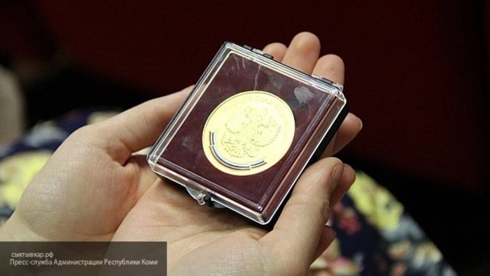 Спасший девушку инспектор ДПС награжден медалью во Владивостоке