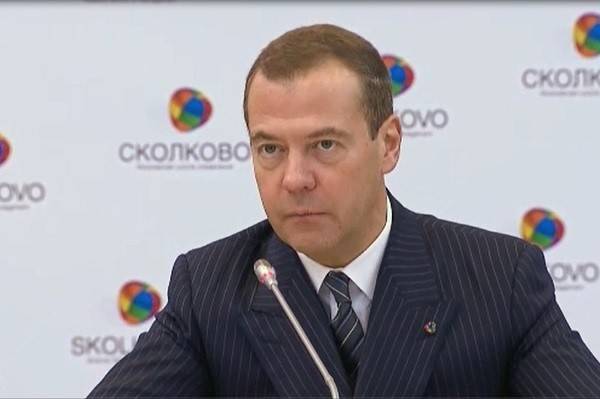 Медведев избран главой попечительского совета фонда «Сколково». Выручка за год превысила 100 миллиардов