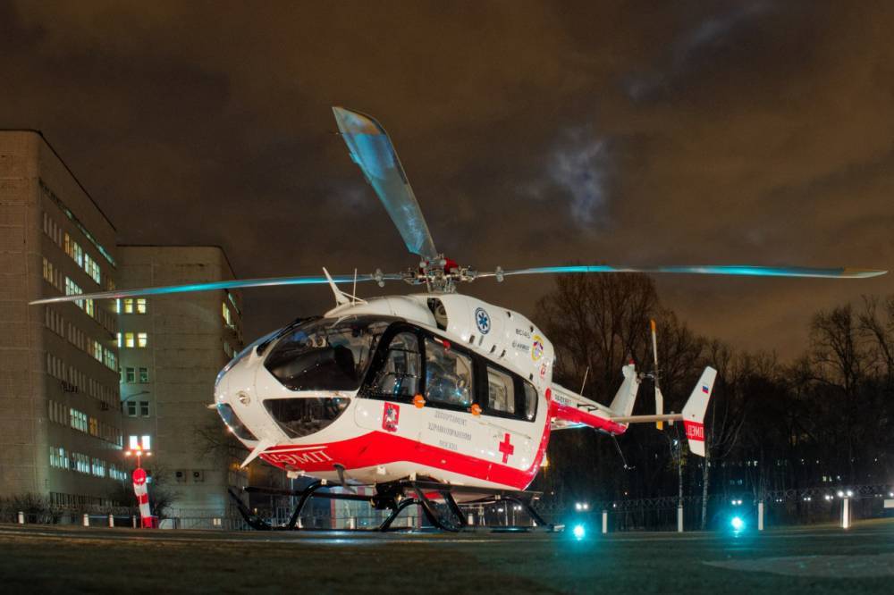 Ночные бригады врачей санитарной авиации спасли 184 человека в Москве