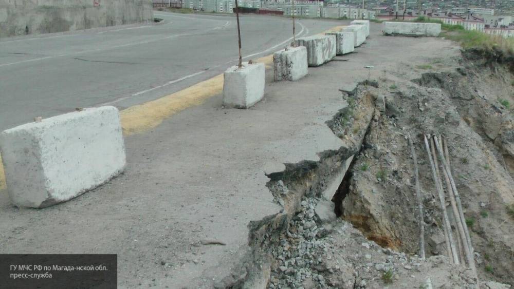 Обильные осадки привели к обрушению дороги в Тульской области