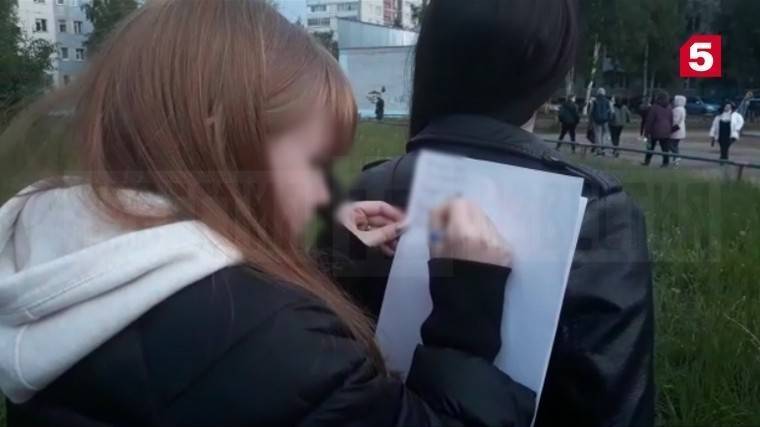В Нижневартовске школьники вышли на пикет в поддержку учителя, обвиненного в педофилии