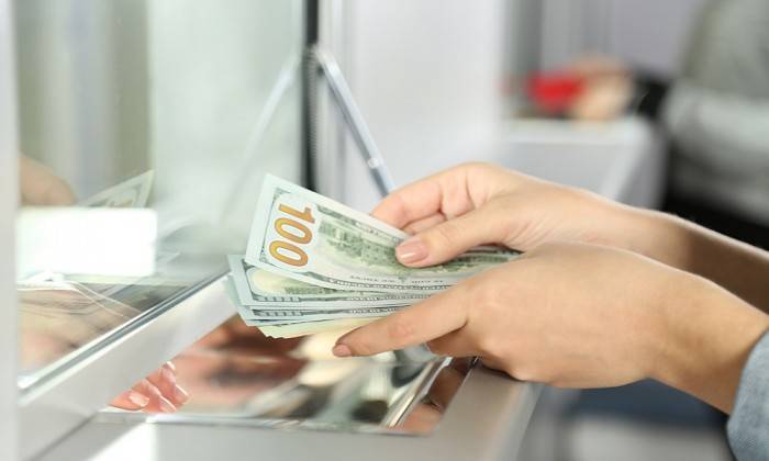 Пункты обмена валюты возобновят работу с 8 июня