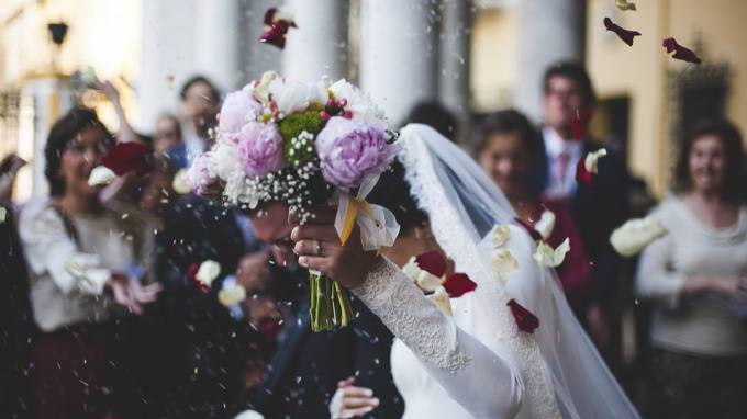 Петербуржцы в мае стали жениться в три раза реже