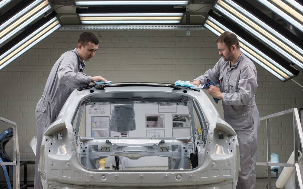 Российским работникам Volkswagen повысят зарплаты выплатят две премии