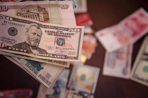 Аналитики не исключили рост курса доллара до 90 рублей к концу года