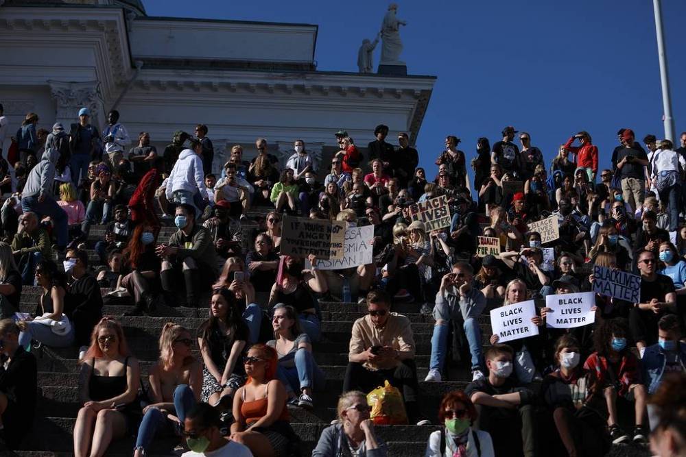 Протесты «Флойда» добрались до Европы: Тысячи человек пришли на акцию в поддержку Black Lives Matter в Хельсинки