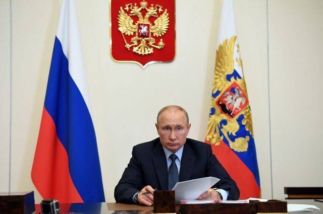 Путин заявил о необходимости поддержать спрос на непродовольственные товары