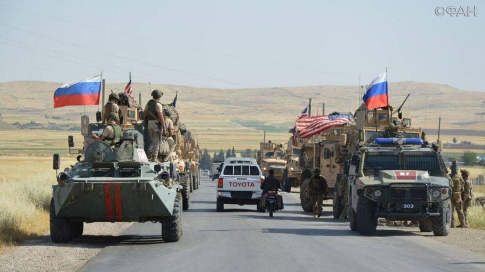 Автомобили армии США преследовали военную колонну РФ при патрулировании в Сирии