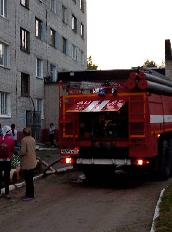 В Кетовском районе Курганской области потушен пожар в общежитии