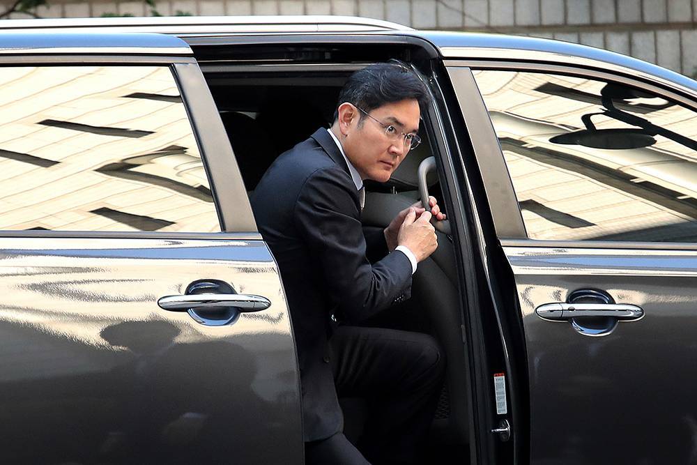 В Южной Корее прокуратура запросила ордер на арест главы Samsung