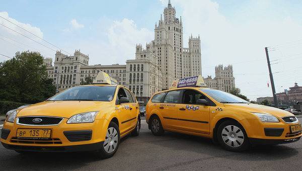Москва готовит система контроля и отсева таксистов. Ее строит компания адвоката Артема Чайки