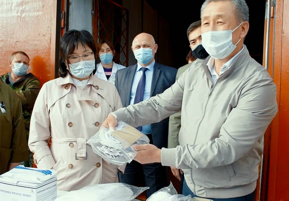 Пятиклассник из Монголии отправил медикам Бурятии маски и 20 тысяч тугриков