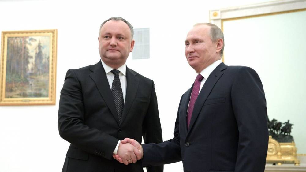 Песков заявил об отсутствии согласованных контактов между Путиным и Додоном