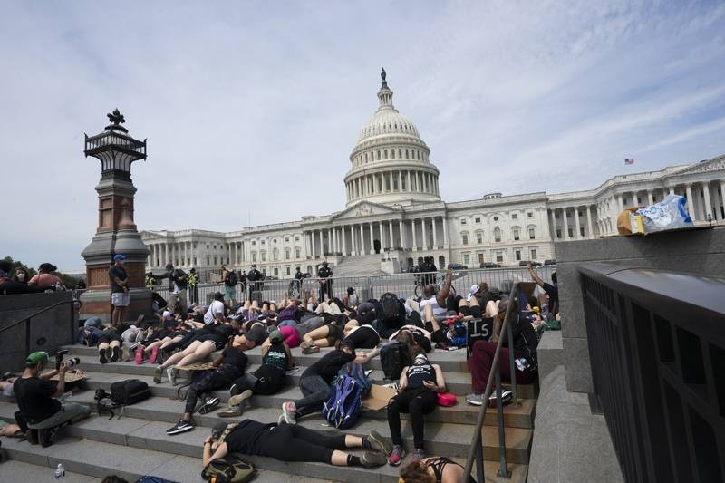 Протестующие в США добились прогресса по делу об убийстве Джорджа Флойда