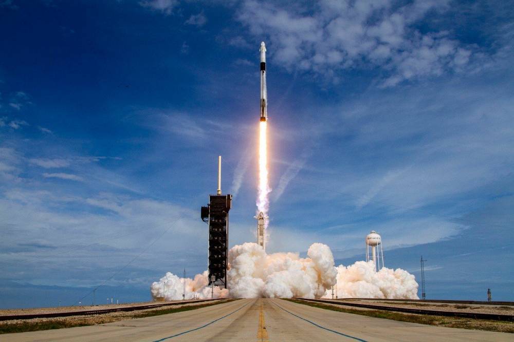 SpaceX отправила в космос 60 новых спутников Starlink