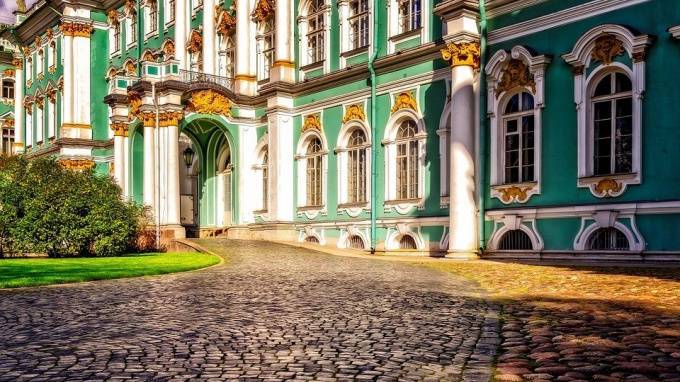 Петербург попал в топ-5 популярных направлений для путешествий на лето