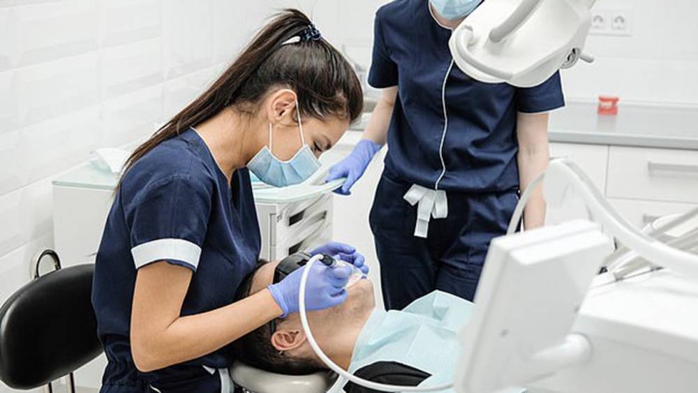 Стоматологическим клиникам разрешат работать через три недели