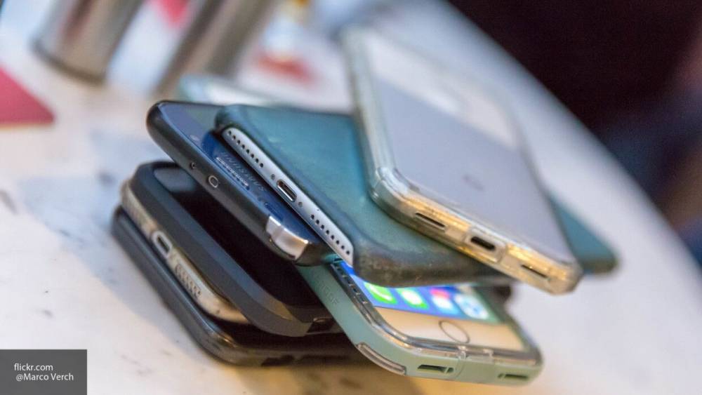 Продажи смартфонов в России упали на 1%